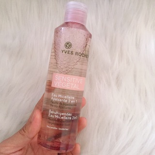 Nước hoa hồng Yves Rocher Sensitive Vegetal 200ml