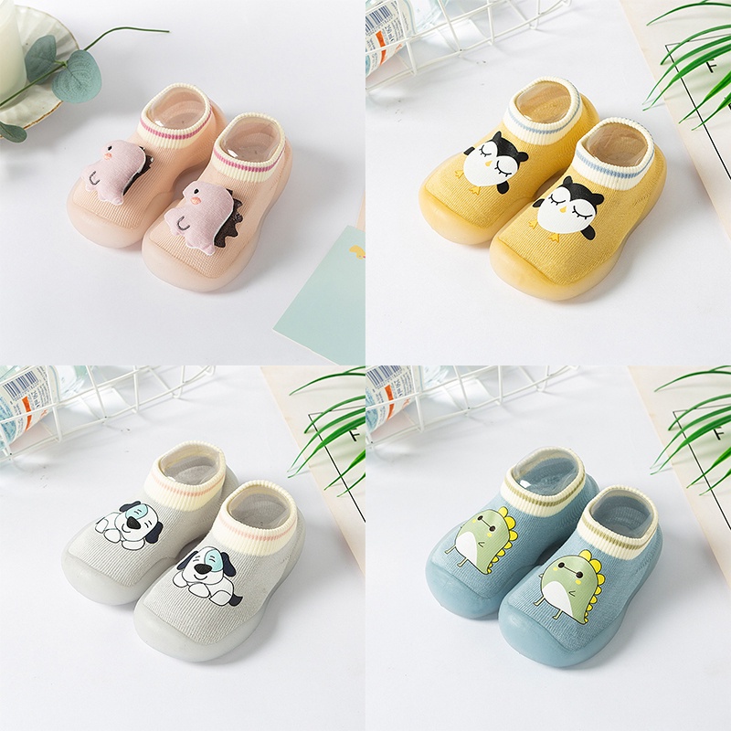 Giày tập đi đế bằng chống trượt co giãn thiết kế nhiều mẫu hoạt hình dễ thương cho bé