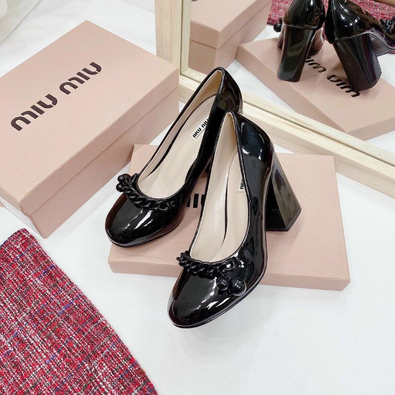 giày cao gót miumiu cổ xích đen trắng da bóng