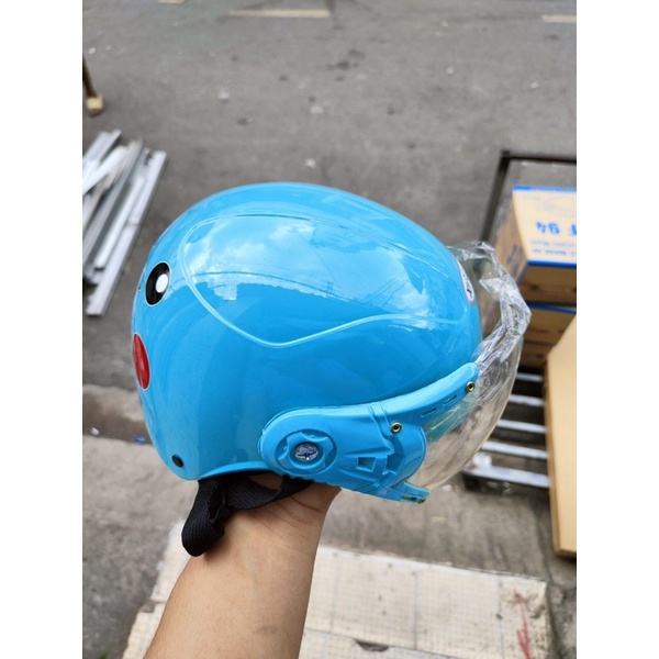 Nón bảo hiểm trẻ em màu xanh cute