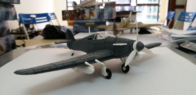 Bộ lắp ráp (DIY) mô hình máy bay Hurricane Tỷ lệ 1:48