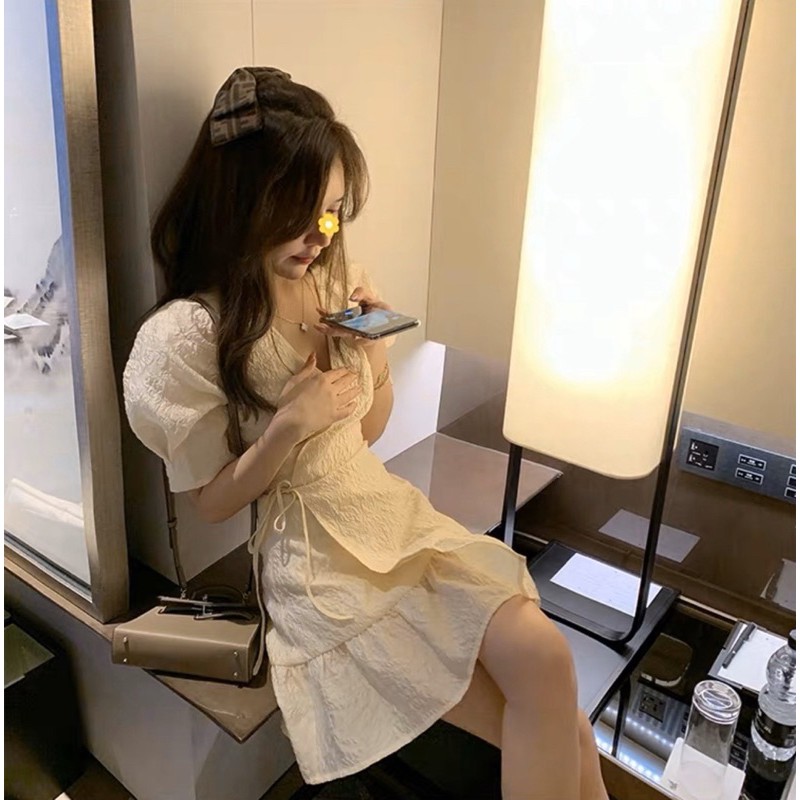 ĐẦM XÔ GÂN NỔI CỔ ĐẮP CHÉO CHÂN BÈO | BigBuy360 - bigbuy360.vn