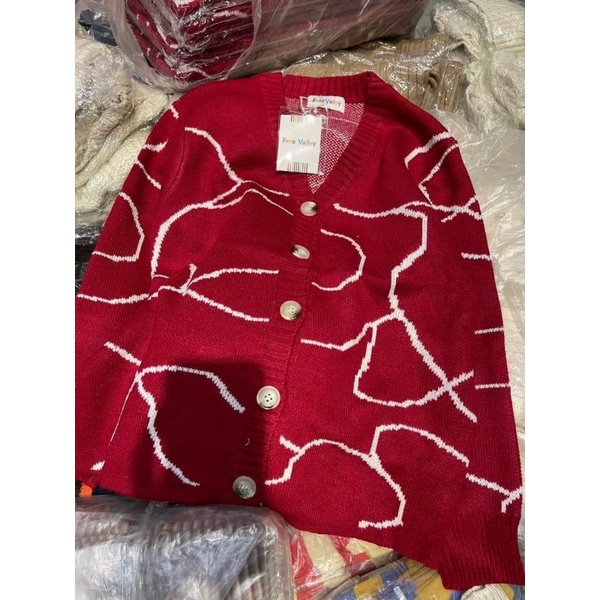 Áo khoác cardigan đỏ viền trắng xinh xắn from rộng , chất liệu len mềm mịn mặc rất thoải mái , free size 45kg-62kg