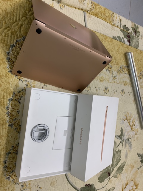 Macbook air 2018 ,128gb ram 8gb hàng chính hãnh tại tgdd máy like new 99% fullbox nguyên hộp,bảo hành 10tháng chính hãng