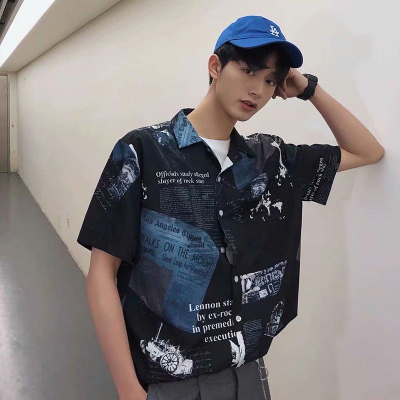 Áo sơ mi tay ngắn họa tiết tờ báo màu trắng đen phong cách hip hop thời trang cho nam