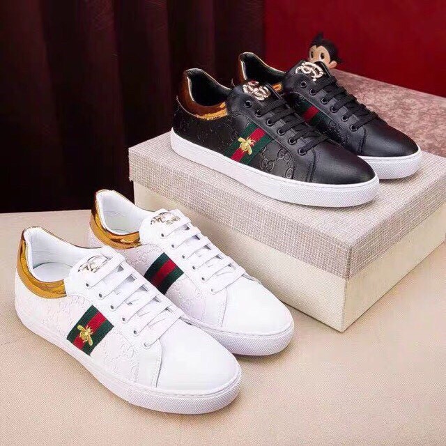 [Mã FAMAYMA2 giảm 10K đơn 50K] Giày thể thao nam thêu ong gót vàng cực kì sang chảnh .