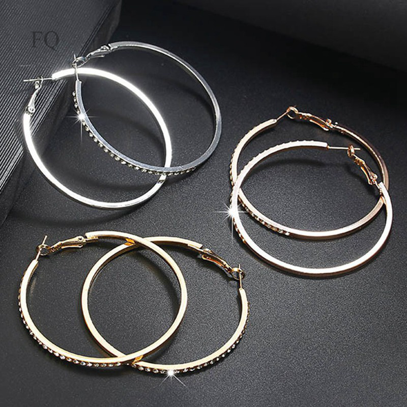 Đôi hoa tai dạng tròn thanh lịch dành cho nữ