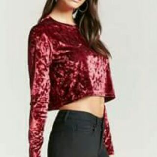 Áo croptop nhung mốc F21