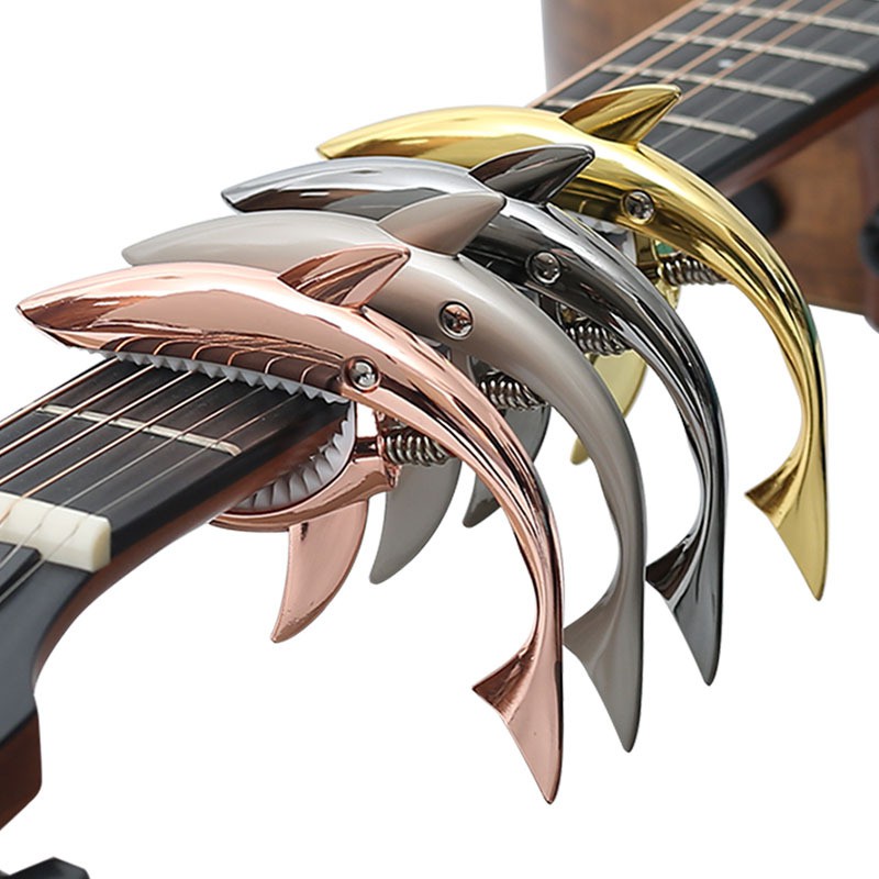 Nhiều màu sắc mát mẻ cá mập đàn guitar một tay nhiều màu CAPO đàn guitar acoustic phụ kiện đàn guita