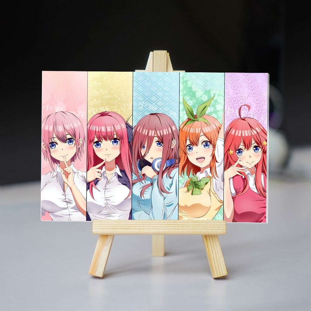 Tranh kính nhà có 5 nàng dâu Gotobun no Hanayome manga trang trí bàn học góc làm việc tặng kèm giá gỗ mini HM Decor