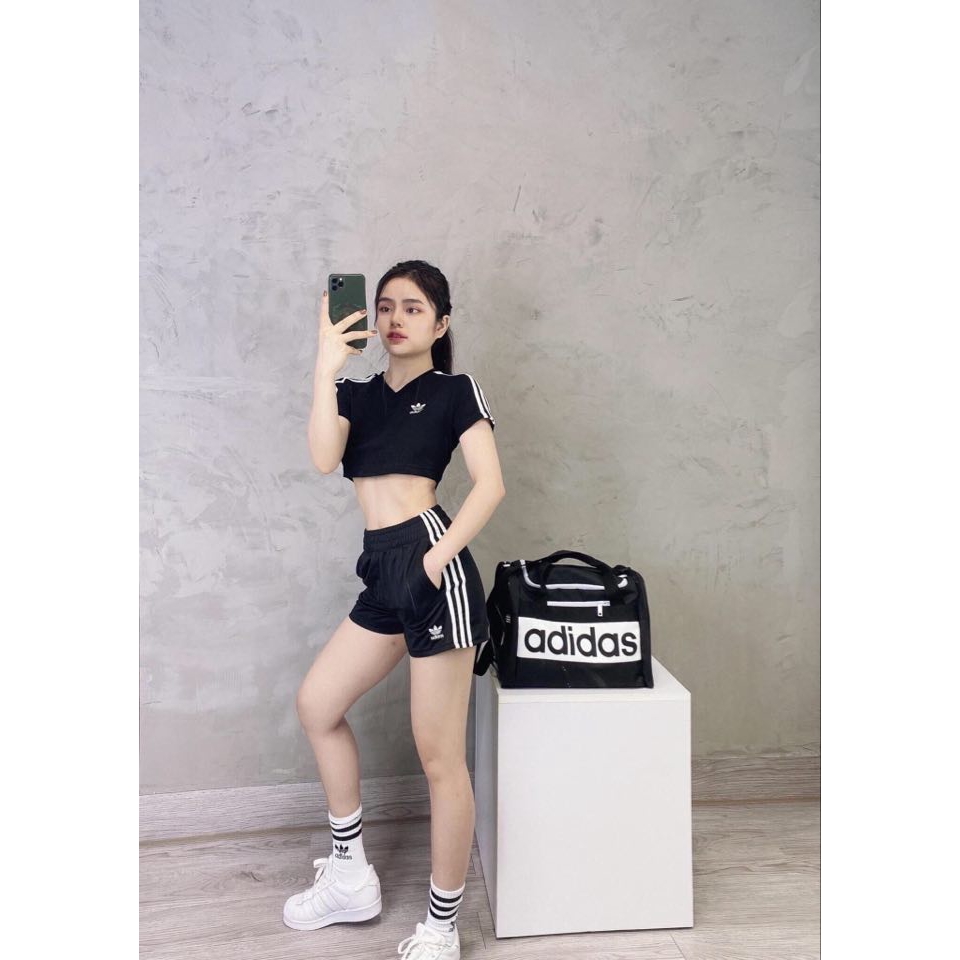 Áo Das dáng Crop top đen in logo 3 lá