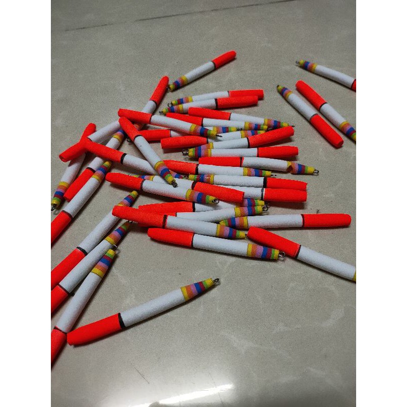 Phao xỏ đuôi đỏ