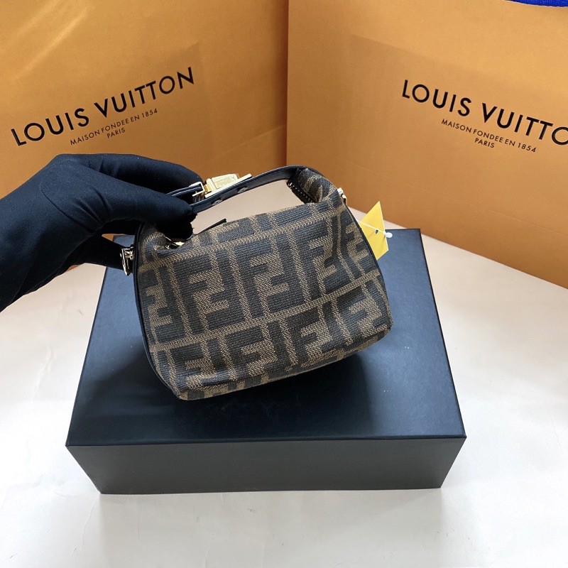 (Sale rẻ ko hộp) Túi Xách Nữ FENDI size 15cm (Ảnh thật) Giá gốc 250k