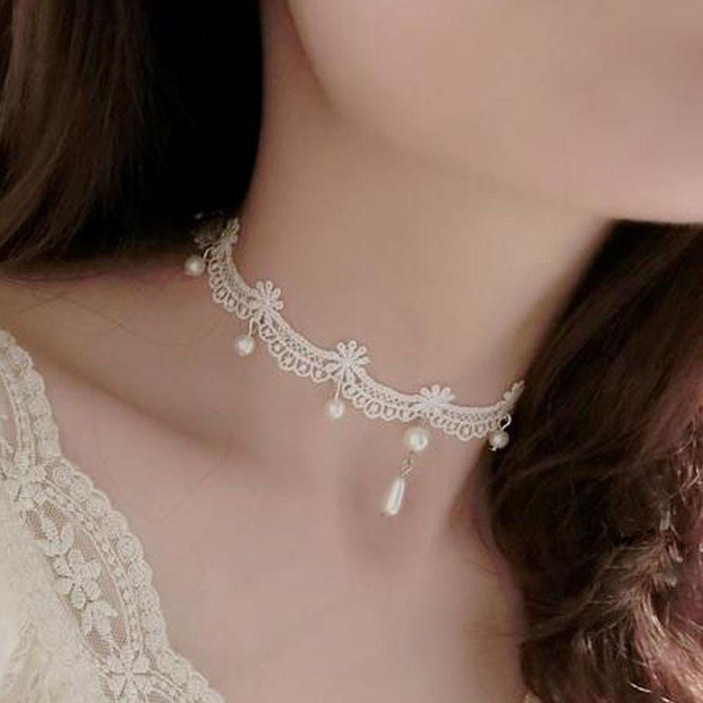 Vòng cổ Mặt Hoa Trắng Thanh Lịch Cho Cô Dâu