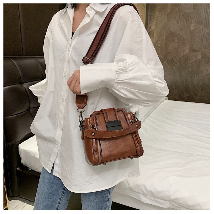 Túi xách màu trơn họa tiết khóa vuông DEMAK dành cho nữ MN42 | BigBuy360 - bigbuy360.vn