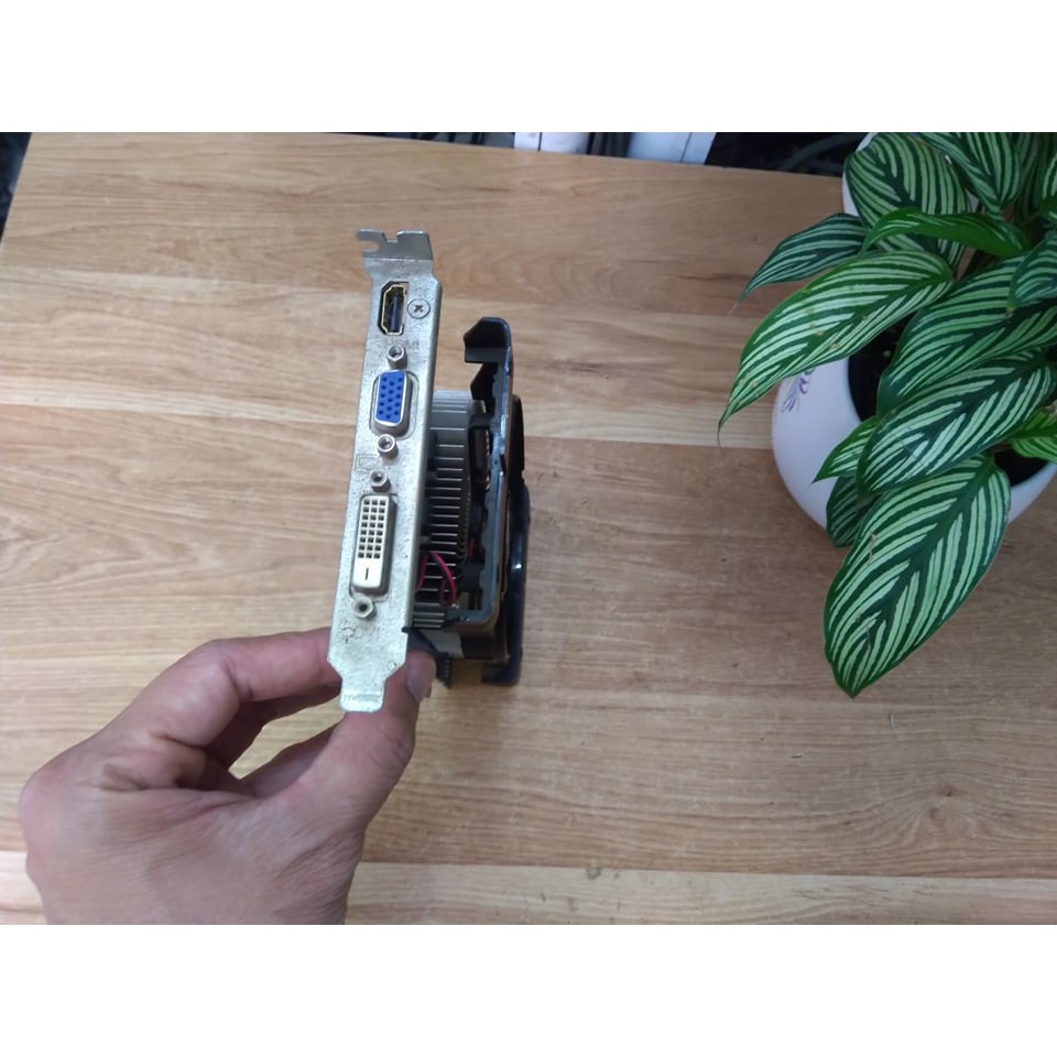card vga màn hình giga N6670 | BigBuy360 - bigbuy360.vn