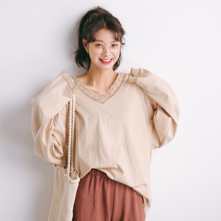 [M31] Áo thun cổ V phối ren EAL