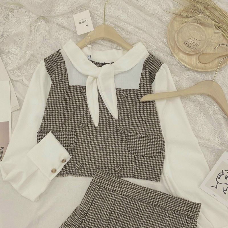 Set áo caro phối + chân váy xếp li.
