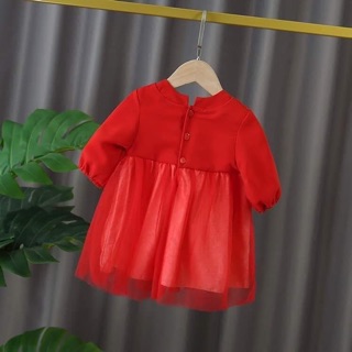 Váy đỏ cổ tim thêu hoa hồng