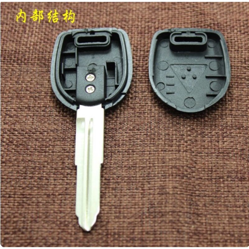 Vỏ chìa khoá MITSUBISHI ( có hộc nhét chíp , không kèm chíp )