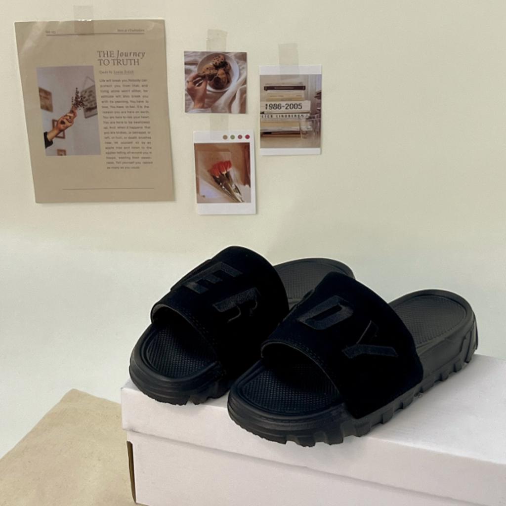 Dép quai ngang Nerdy chữ thêu Full màu - Dép Nerrdy quai ngang chữ thêu đế Letf Right- Saigonese