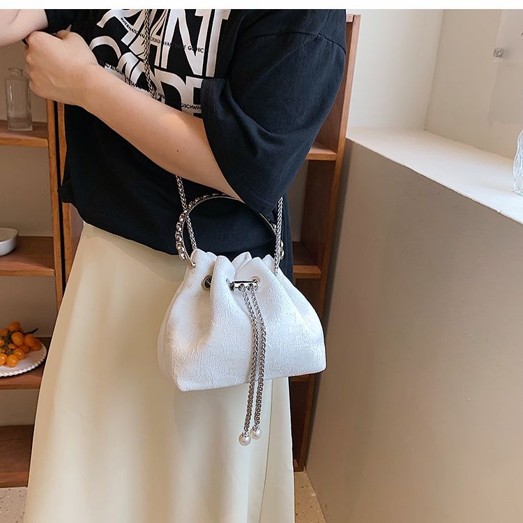 Túi Đeo Chéo Dây Xích Dễ Phối Đồ Hợp Thời Trang Cho Nữ