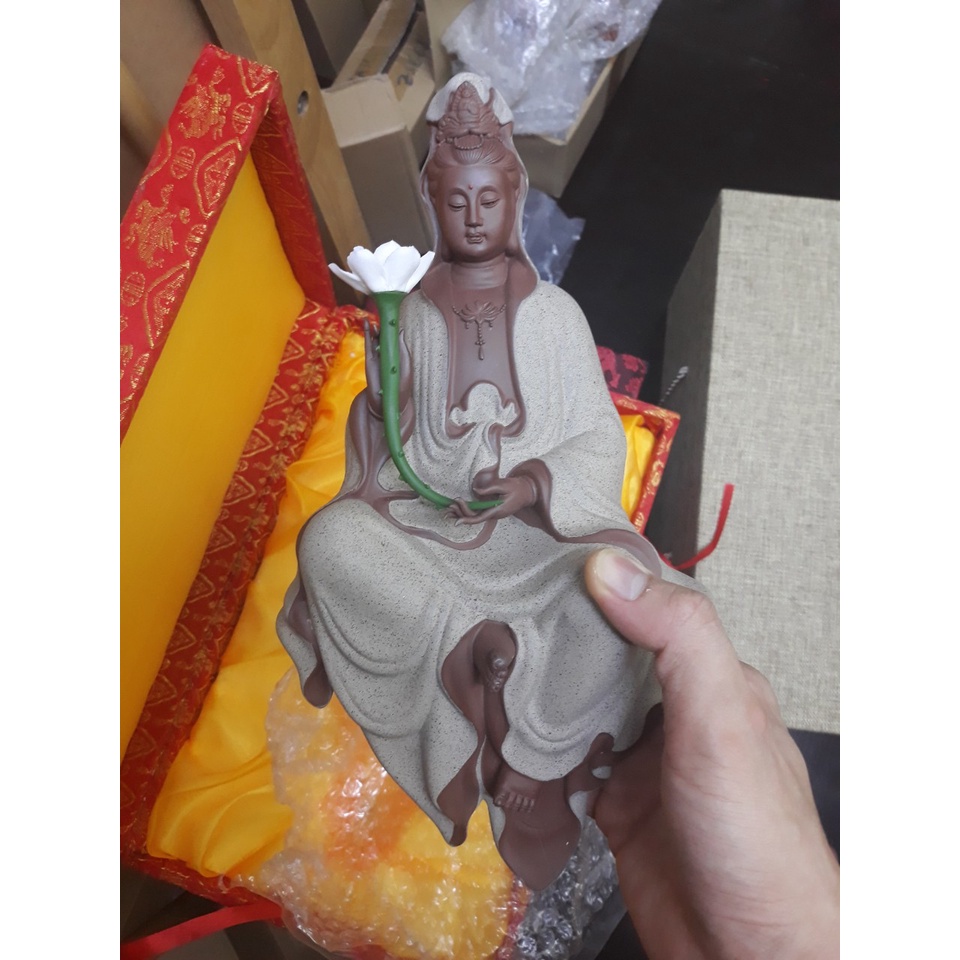 Tượng Quan âm tự tại nâng bông sen- Tượng Phật gốm tử sa quan âm bồ tát