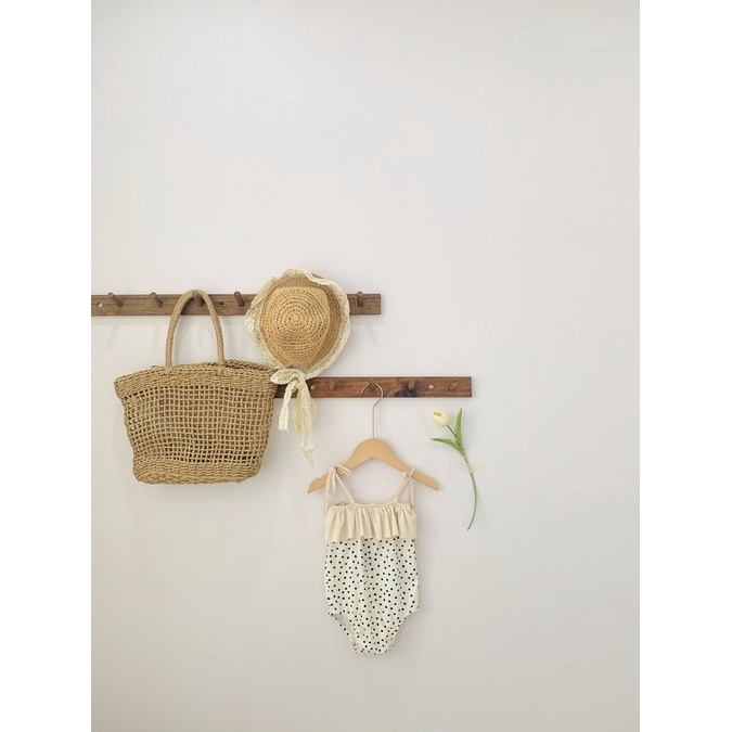 Đồ bơi bèo ở ngực hoạ tiết chấm bi, màu bơ cực xinh