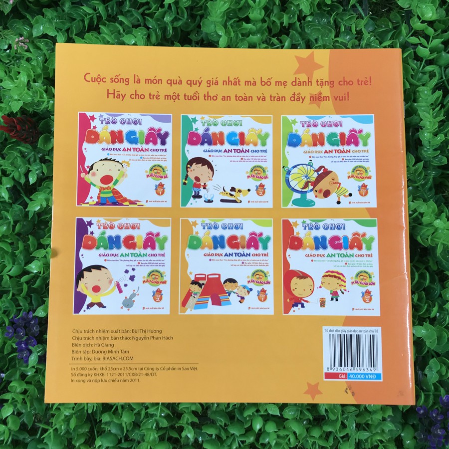 Sách - Trò chơi dán giấy - Giáo dục an toàn cho trẻ - Dành cho trẻ mẫu giáo lớn - Tập 1