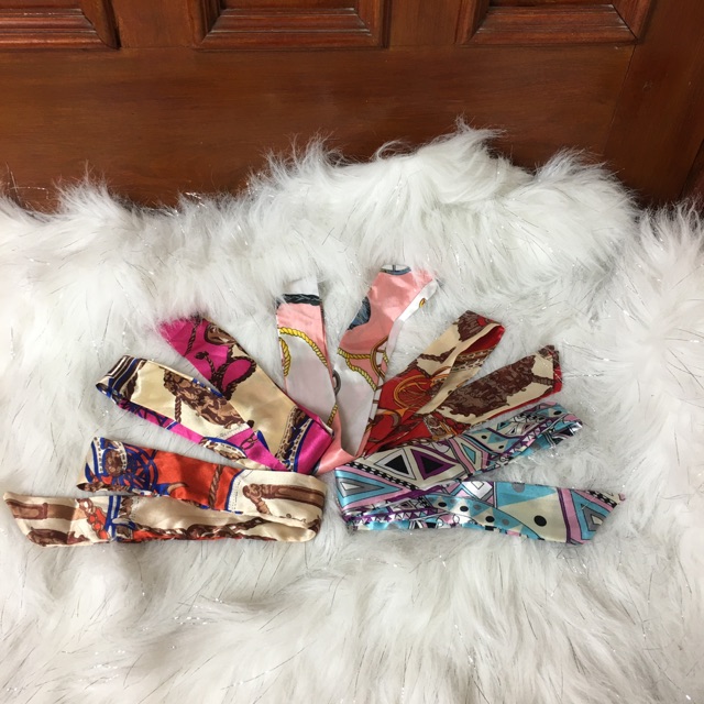 Phụ kiện treo túi HM - Móc ngựa và khăn quấn túi