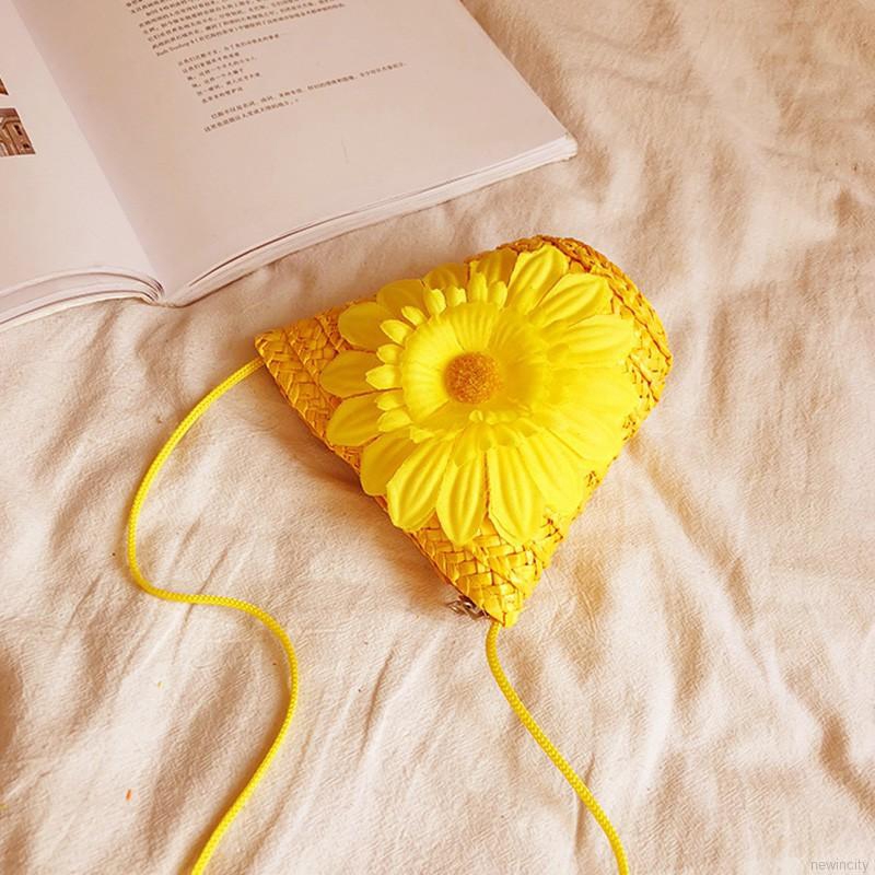 Túi đeo chéo phối hoa dễ thương cho bé gái