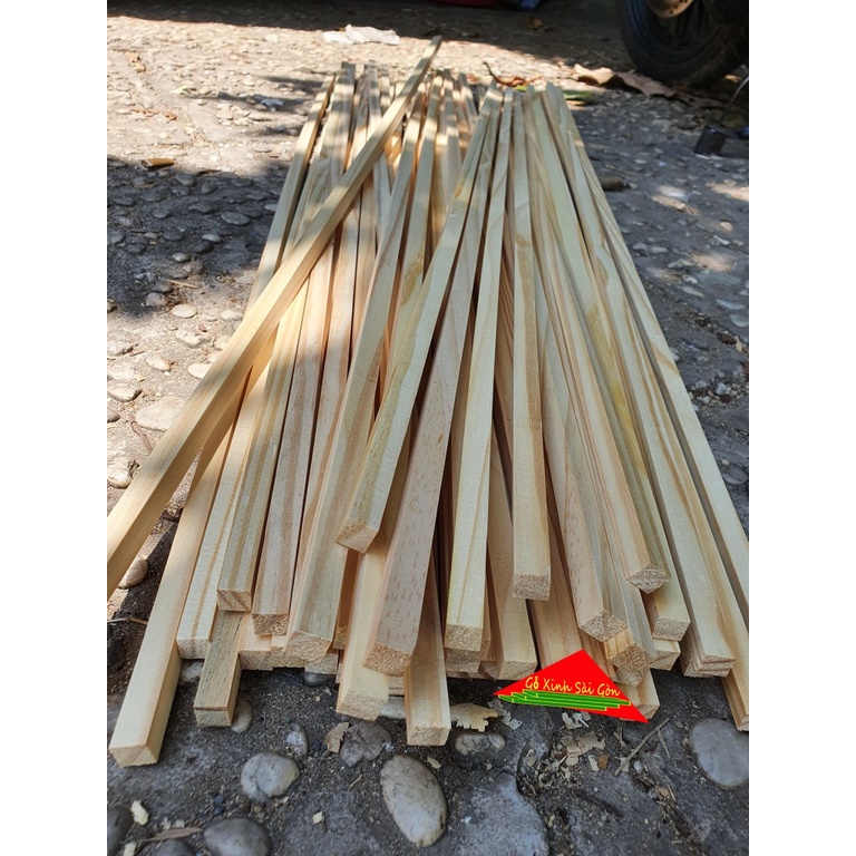 Thanh gỗ thông vuông 1cm ,dài 1m đã bào láng 4 mặt thích hợp dùng làm nẹp chỉ, đóng chuồng thú cưng, mục đích khác...