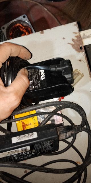 Sạc laptop Dell cũ.chân kim rỗng