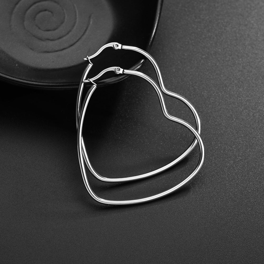 Khuyên tai hình trái tim nhiều kích cỡ cá tính cho nữ