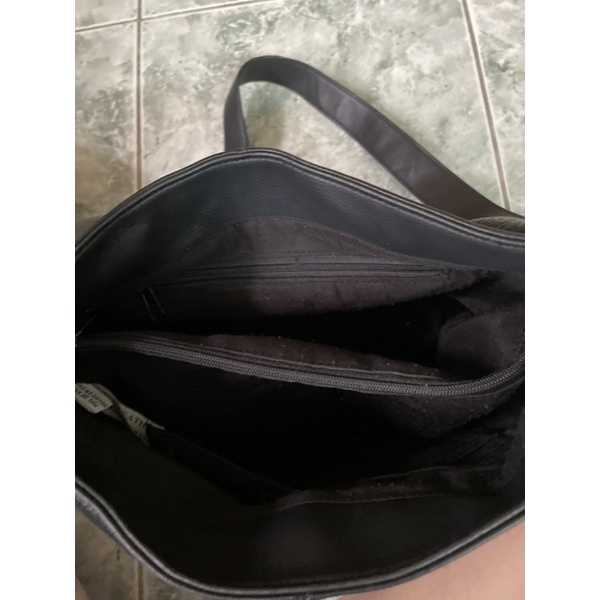 Túi đeo chéo độ mới cao da bò thật da bò dẻo mềm xài rất bền , màu đen .