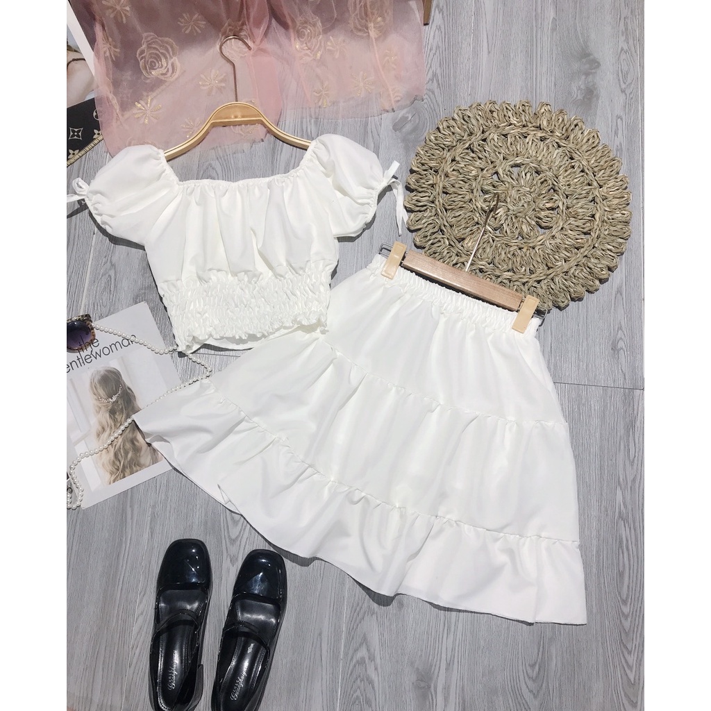 Sét váy croptop trễ + 1 chân váy 3 tầng có lớp lót. Siêu hót