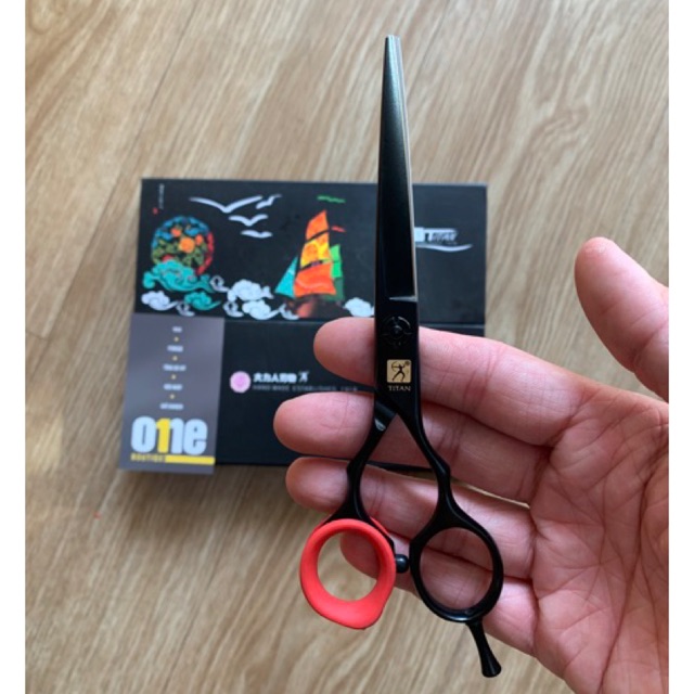 KÉO CẮT TÓC TITAN AT-02 chuyên dùng cho barber / salon