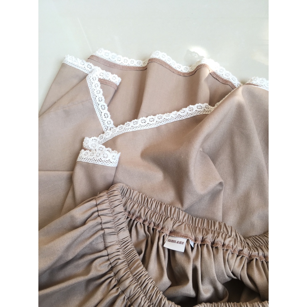 Chân váy viền ren - beige đậm