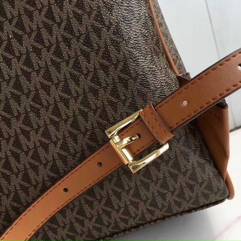 Balo MK Rhea zip dark brown