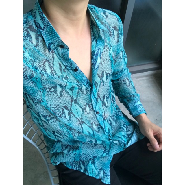 Áo sơ mi họa tiết trend cho mùa hè mát lạnh
