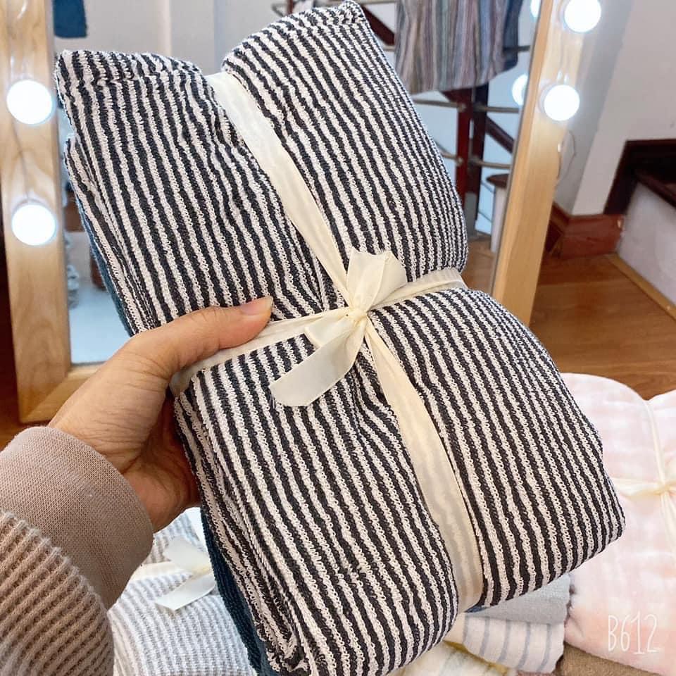 Set 2 khăn tắm MJ kẻ Ngẫu Nhiên