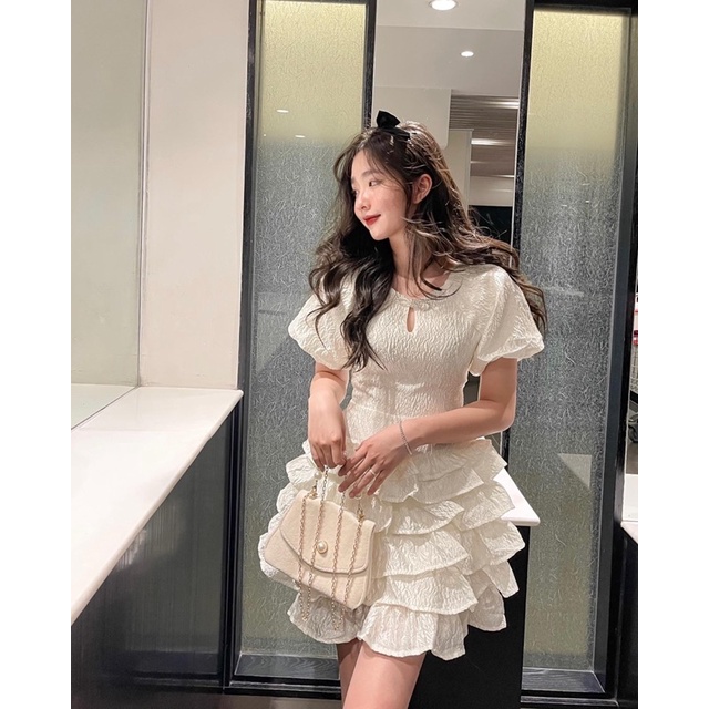 Đầm dự tiệc gấm nhiều tầng nơ đá