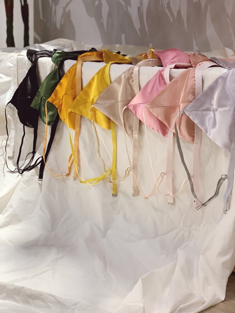 Áo lót silk có mút tặng kèm