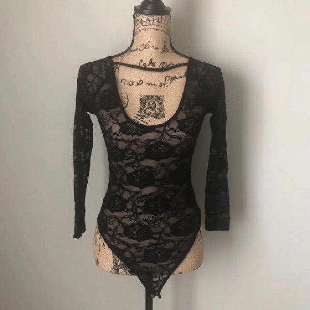 Bodysuit Ren Acemi Đỏ Đô Tay Dài Cổ Thuyền, Lưng Khoét Sâu Phá Cách - Size M | BigBuy360 - bigbuy360.vn