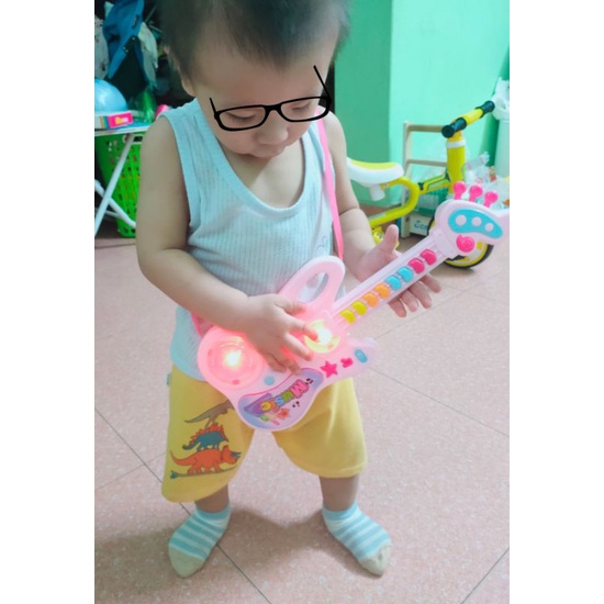 Đàn ghi ta đèn nhạc dễ thương 8 Phím Mô Phỏng Đàn Thật Đàn Ghita Guitar Điện Tử Rockstar Đèn 3D Siêu Sáng Và 8 Phím Nhạc