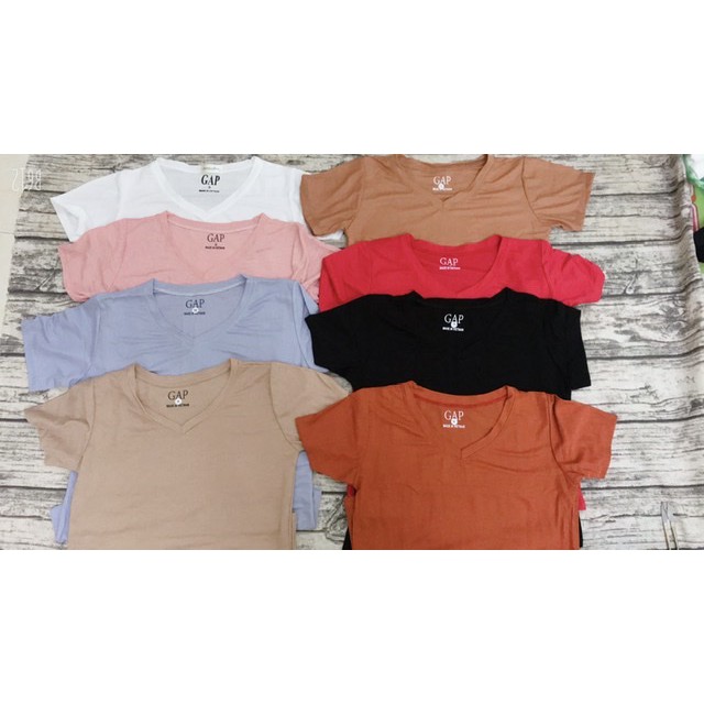 Áo thun GAP cổ tim