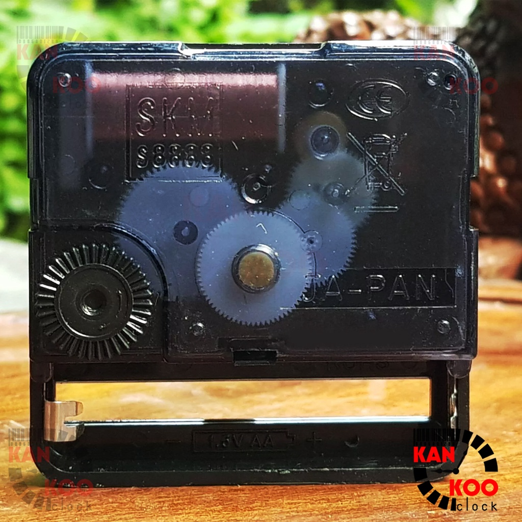 Máy đồng hồ treo tường kim trôi cốt dài 18mm  loại xin SKM8888 JAPAN