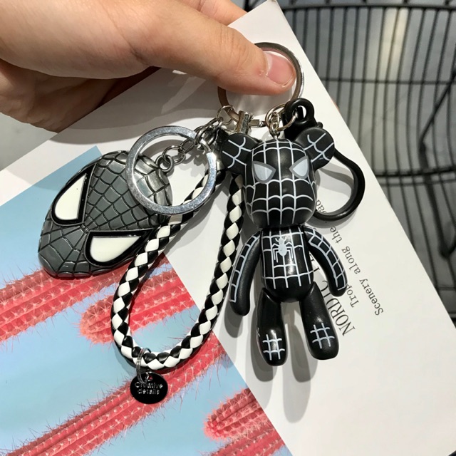Móc khoá Gấu Popobe kèm khiên spiderman và dây