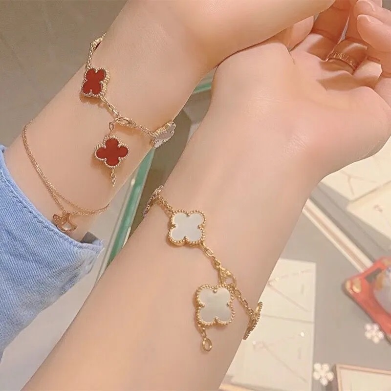 Vòng Tay Bạc Sterling Hai Mặt Hình Cỏ Bốn Lá Đính Đá Laser Cao Cấp Thời Trang Sang Trọng Không Phai Màu Dành Cho Mẹ Và Bé