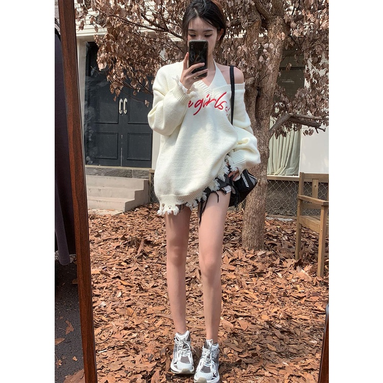 Set Áo Thun Dài Tay Cổ Tròn + Áo Len Hai Dây Thêu Chữ + Quần Short Ống Rộng Thời Trang Nữ